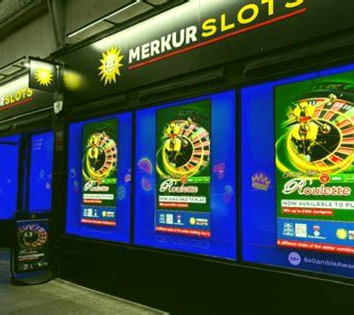 Operation: Diamond Hunt Mini-max slot machine